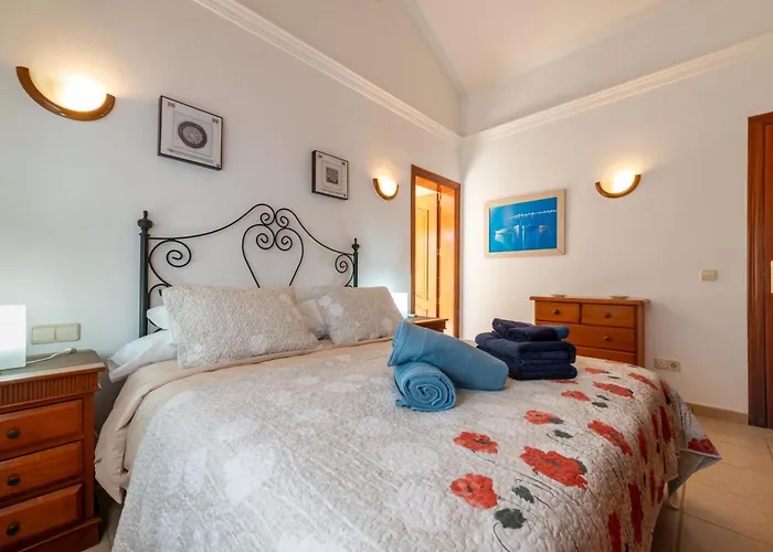 Utopia, 4 Bedrooms, Heated Pool & Complete Privacy Villa *