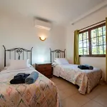 Villa Utopia, 4 Bedrooms, Heated Pool & Complete Privacy *