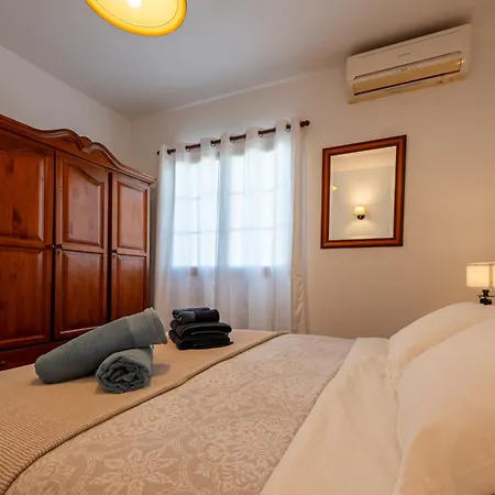 Utopia, Villa 4 Bedrooms Close To Old Town, Heated Pool With Complete Privacy *