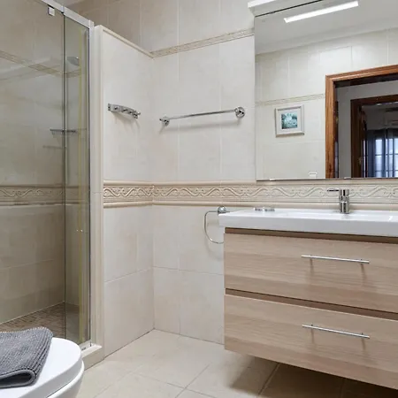 Villa Utopia, Villa 4 Bedrooms, Heated Pool & Complete Privacy *