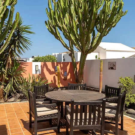 Utopia, Villa 4 Bedrooms Close To Old Town, Heated Pool With Complete Privacy *