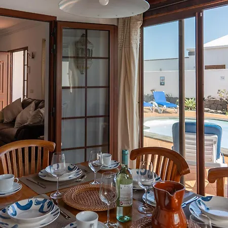 Utopia, Villa 4 Bedrooms Close To Old Town, Heated Pool With Complete Privacy Playa Blanca (Lanzarote)