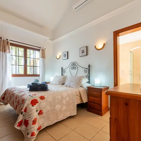 Utopia, Villa 4 Bedrooms, Heated Pool & Complete Privacy