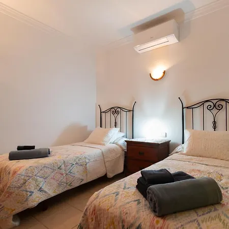 וילה Utopia, 4 Bedrooms, Heated Pool & Complete Privacy