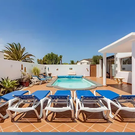 Utopia, 4 Bedrooms, Heated Pool & Complete Privacy *