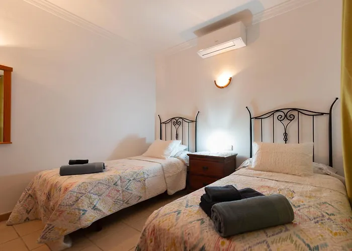 Villa Utopia, 4 Bedrooms, Heated Pool & Complete Privacy