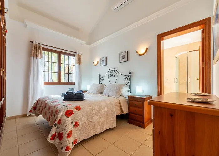 Utopia, 4 Bedrooms, Heated Pool & Complete Privacy